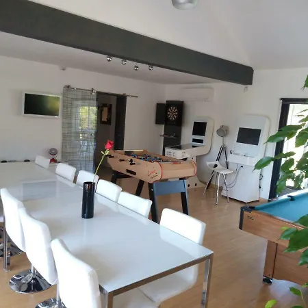 La Des Lacs Villa *